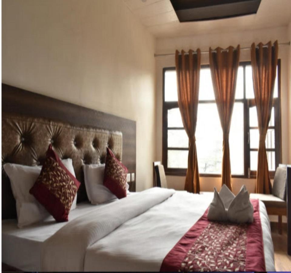 Mountain Zest-Simla Royale Near Mall Road-Free Pickup From Railway Station Simla Екстериор снимка