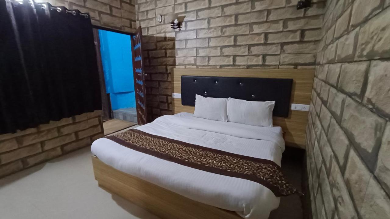 Mountain Zest-Simla Royale Near Mall Road-Free Pickup From Railway Station Simla Екстериор снимка